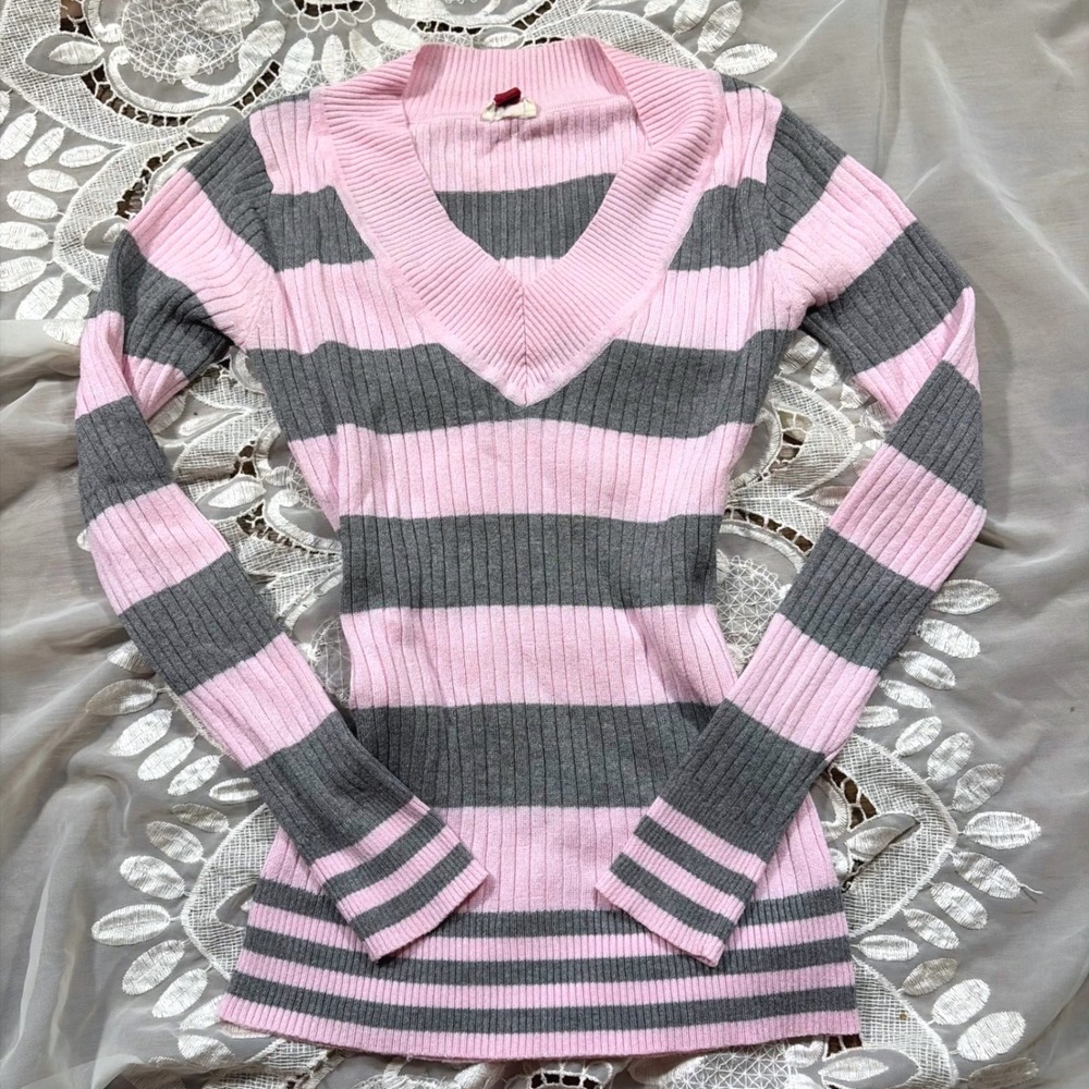 Y2K LEI Vintage Pink Grey Striped Ribbed V-Neck Long Sleeve Sweater Medium